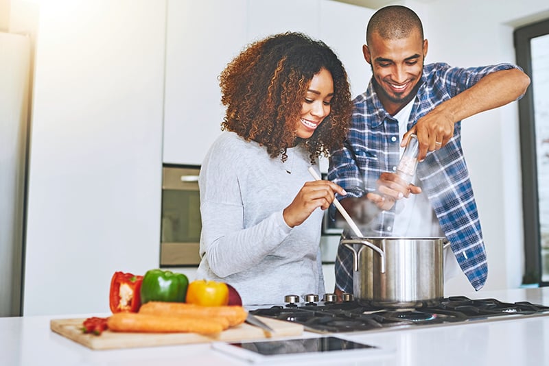 couple_cooking_904234490_800x534