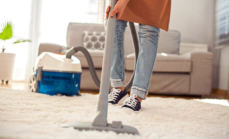 vacuuming-623684514-800x485